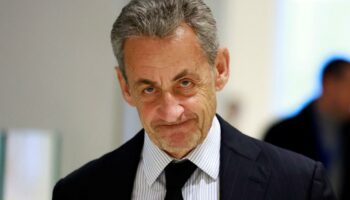 Sous bracelet électronique, Nicolas Sarkozy “fait vœu de silence”