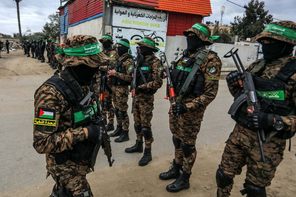 Trêve à Gaza : le Hamas reporte la prochaine libération d’otages, Israël se prépare à tous les scénarios