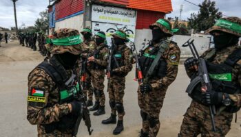 Trêve à Gaza : le Hamas reporte la prochaine libération d’otages, Israël se prépare à tous les scénarios