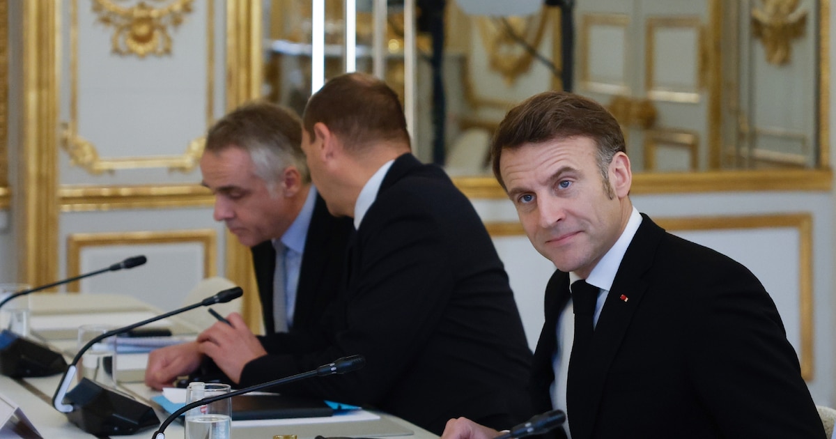 Vive Le Chat!", a écrit sur le réseau social X le président français Emmanuel Macron, ici avec le vice-Premier ministre chinois lors du Sommet sur l'intelligence artificielle à l'Élysée à Paris, le 10 février 2025