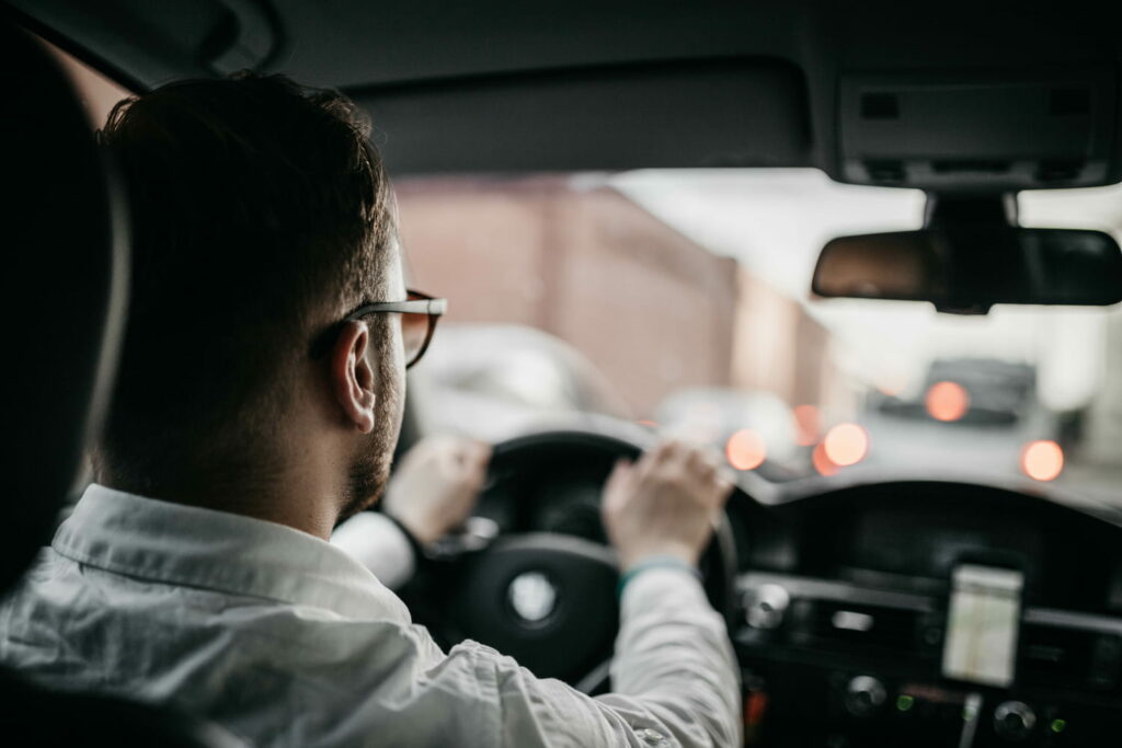 Je suis payé pour conduire une voiture-radar : voici combien je gagne par mois