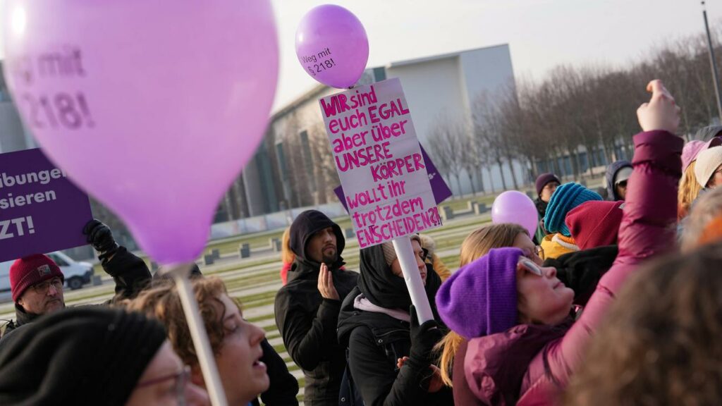 Paragraf 218: Legalisierung von Schwangerschaftsabbrüchen vorerst gescheitert