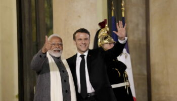 "Des embrassades" qui auront des répercussions : la proximité entre Macron et le président indien interroge