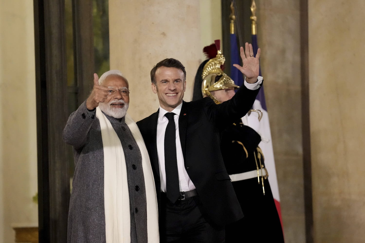 "Des embrassades" qui auront des répercussions : la proximité entre Macron et le président indien interroge