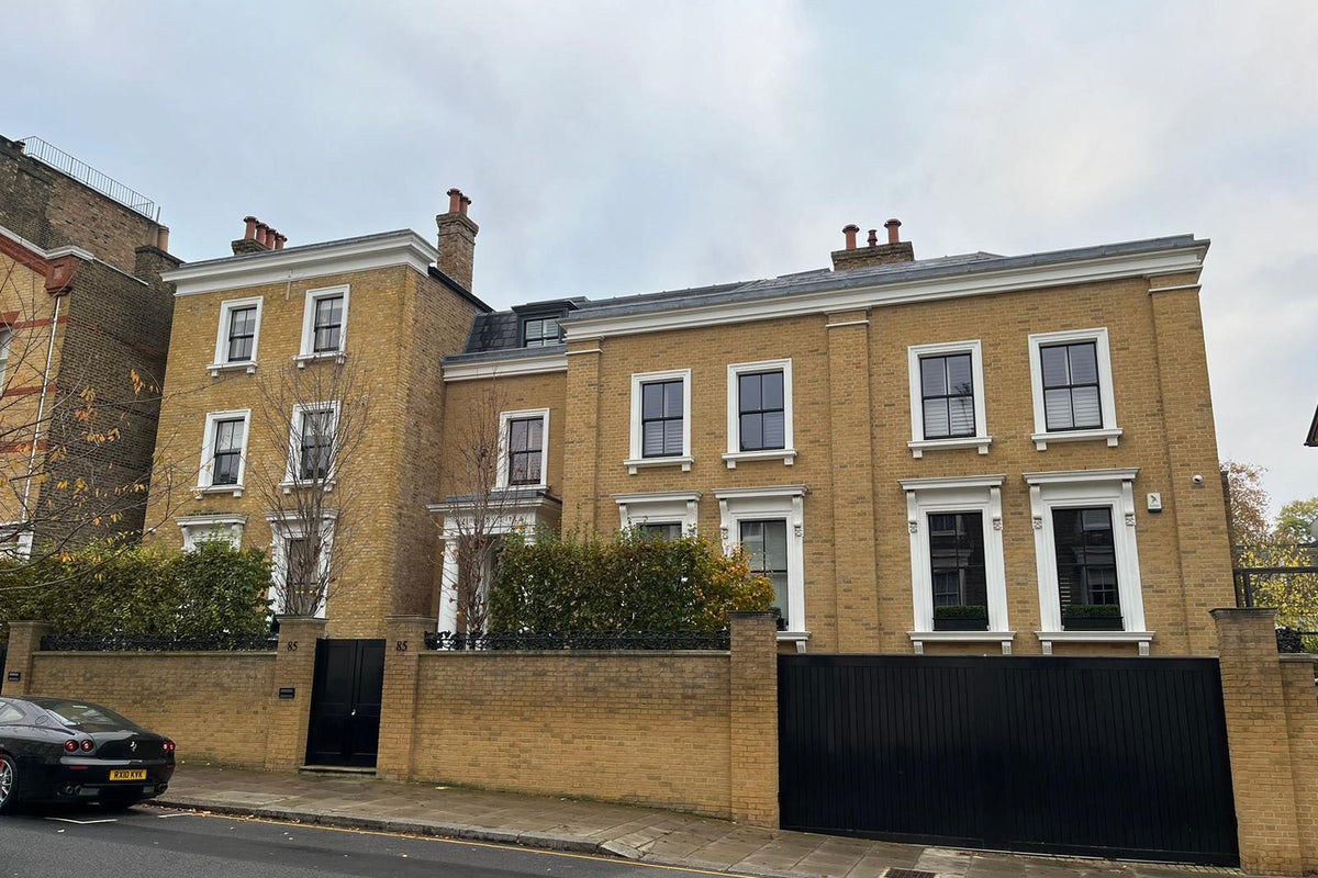 Billionaire wins right to hand back moth-infested £32.5m Notting Hill mansion