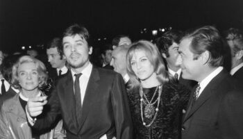 « Le Cercle des obligés », par Philippe Brunel : pourquoi le garde du corps d’Alain Delon a-t-il été assassiné ?