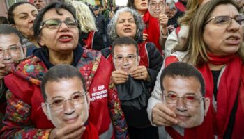 Istanbul: Türkische Polizei nimmt zehn Istanbuler Kommunalpolitiker fest