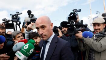 Baiser forcé : Luis Rubiales « absolument sûr » que Jenni Hermoso a donné son consentement