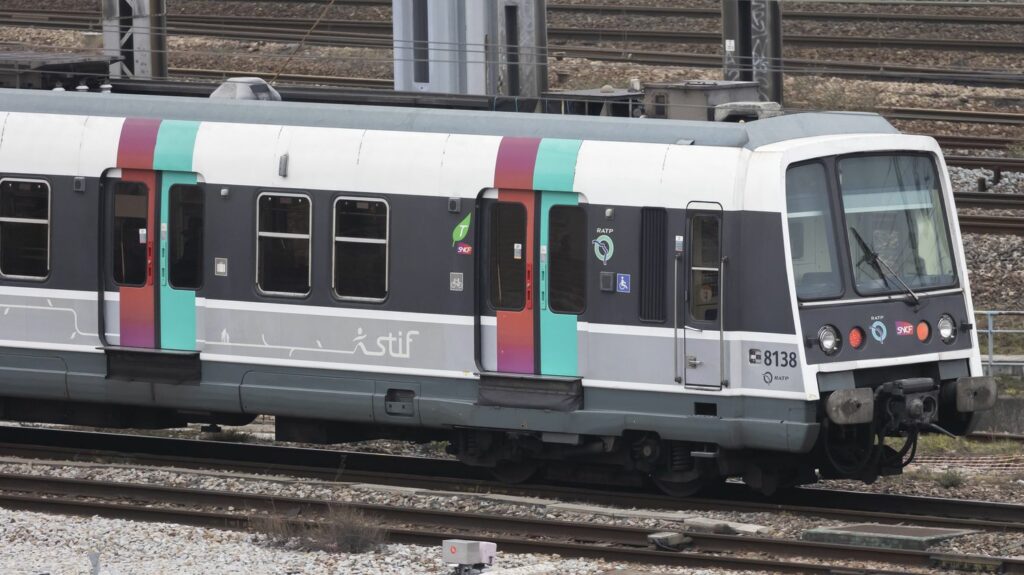 Transports en Ile-de-France : les conducteurs des RER A et B déposent un préavis de grève pour vendredi, veille de début de vacances scolaires