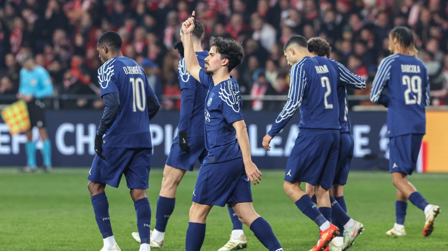 Brest-PSG : Vitinha ouvre le score sur pénalty ! Suivez le barrage aller de Ligue des champions avec nous