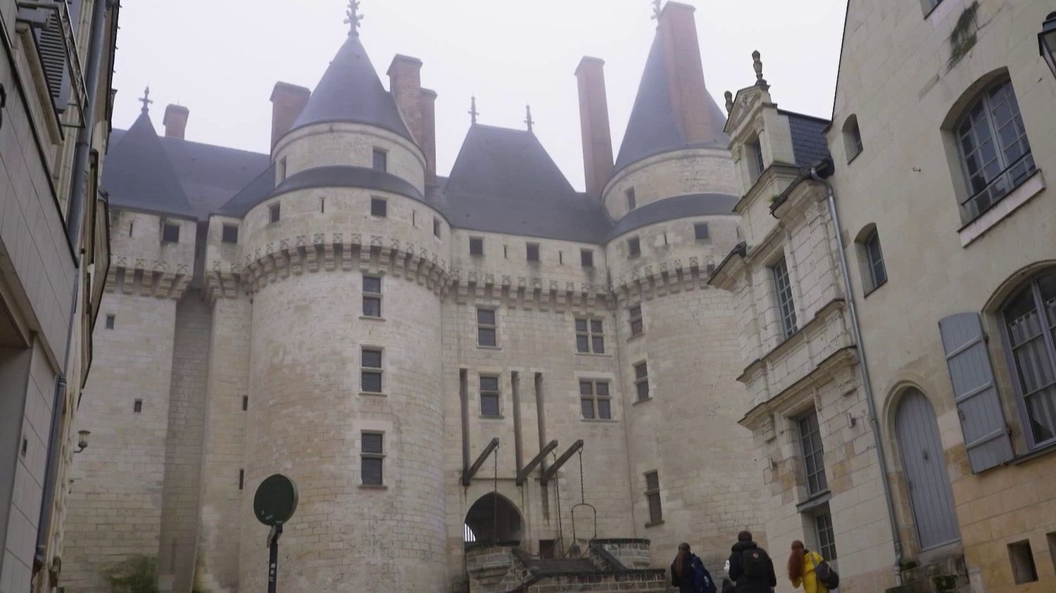 Indre-et-Loire : le château de Langeais, une forteresse impressionnante, à cheval entre le Moyen Âge et la Renaissance