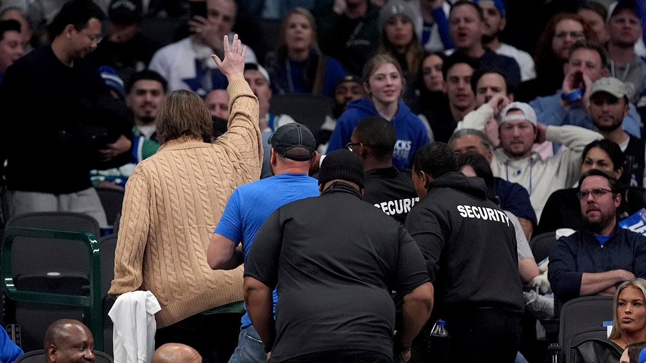 Mavericks fans ejected over 'Fire Nico' protests amid growing animosity over Luka Doncic trade