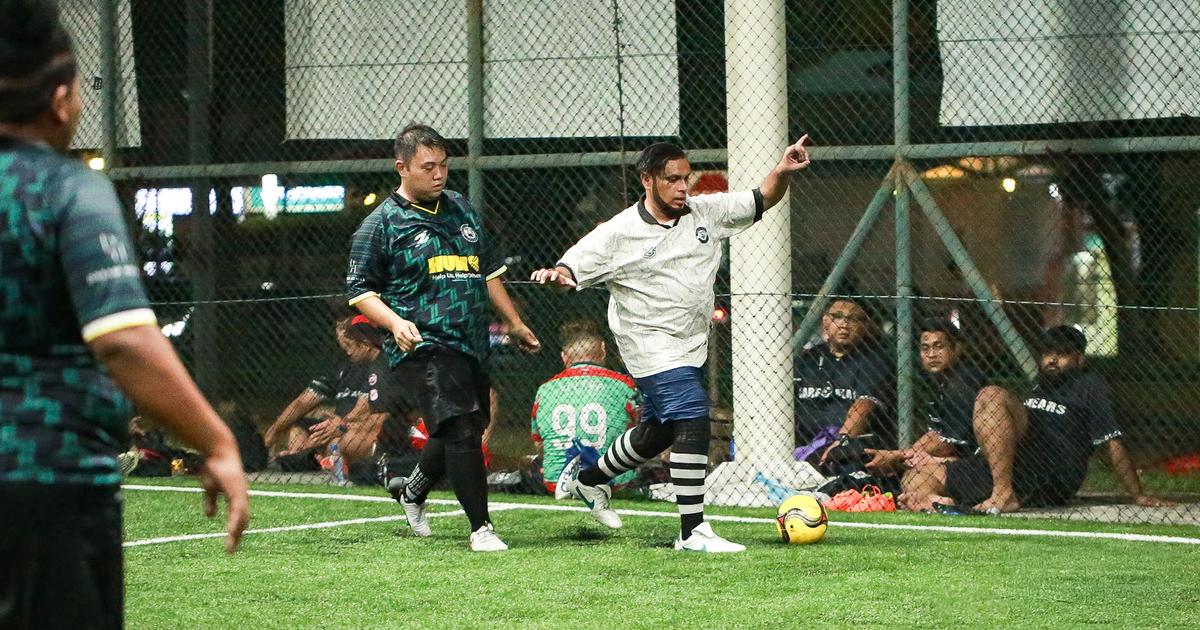 À Singapour, un championnat de football où le but est de perdre du poids