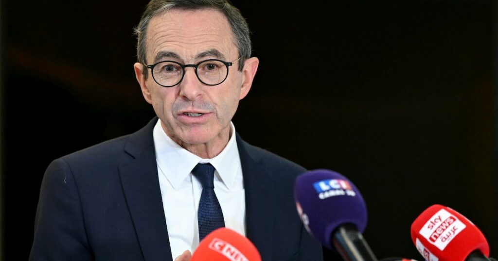 Bruno Retailleau, ministre de l'Intérieur, lors d'une conférence de presse sur l'admission exceptionnelle au séjour des migrants, Versailles, le 24 janvier 2025