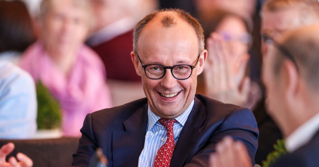 Friedrich Merz lors de sa nomination comme candidat direct de la CDU pour la circonscription du Bundestag du district de Hochsauerland.