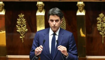 Gabriel Attal à l'Assemblée nationale lors du débat précédant les votes sur la motion de censure du gouvernement du Premier ministre Michel Barnier, le 4 décembre 2024 à Paris