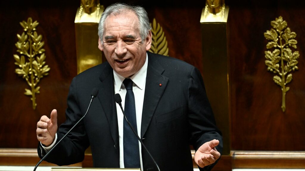 François Bayrou résiste à sa dernière motion de censure sur le budget de la Sécurité sociale, la route se dégage (un peu)