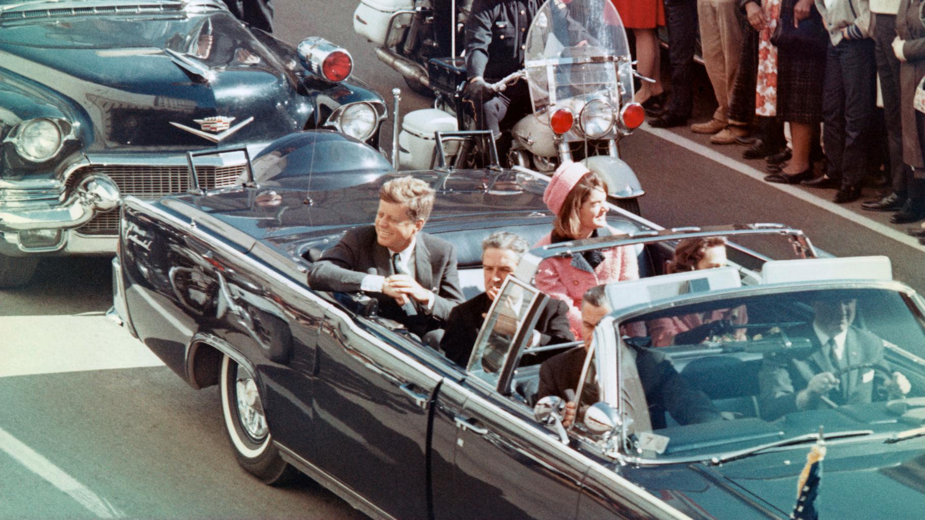 Le FBI trouve 2 400 nouveaux documents sur l’assassinat de JFK et ça relance les théories conspirationnistes