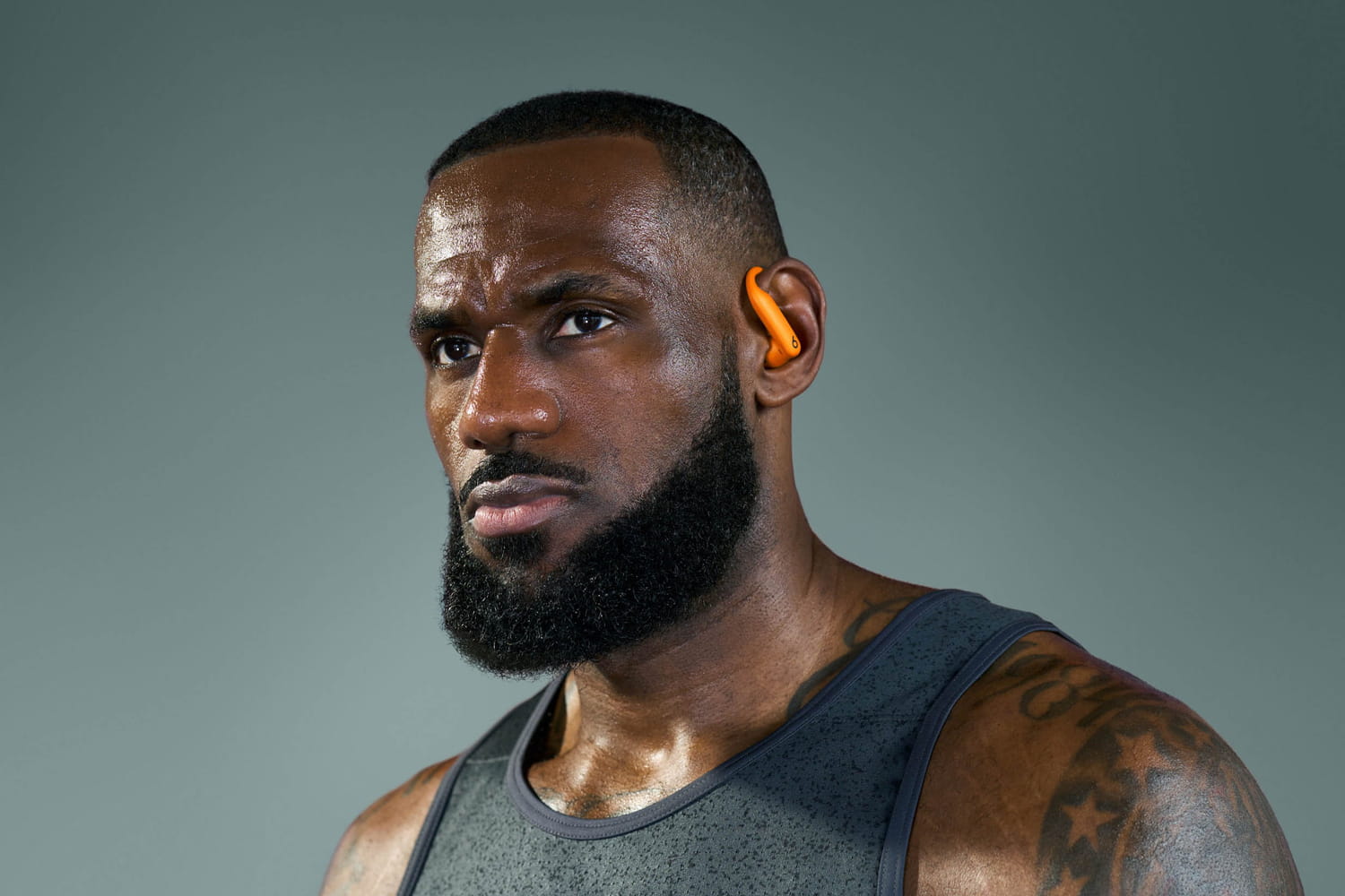 Beats Powerbeats Pro 2 : avec Lionel Messi et LeBron James, les nouveaux écouteurs font du bruit