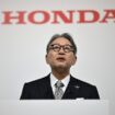 Toshihiro Mibe, le patron de Honda, lors d'une conférence de presse à Tokyo, le 23 décembre 2024, avec ses homologues de Nissan et Mitsubishi Motors