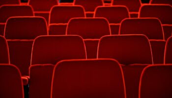 Pour éviter de perdre trop de temps avant que le film commence, un élu américain propose une loi pour mieux informer sur les horaires des films au cinéma