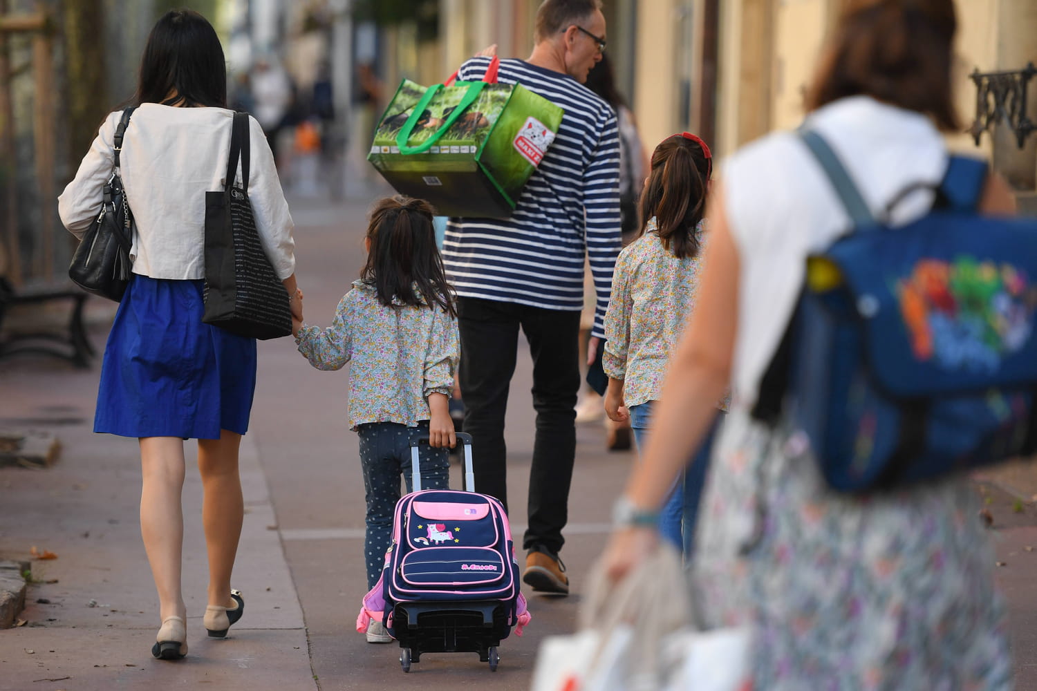 De nouveaux congés pour tous les parents ? La proposition mise sur la table dans un rapport