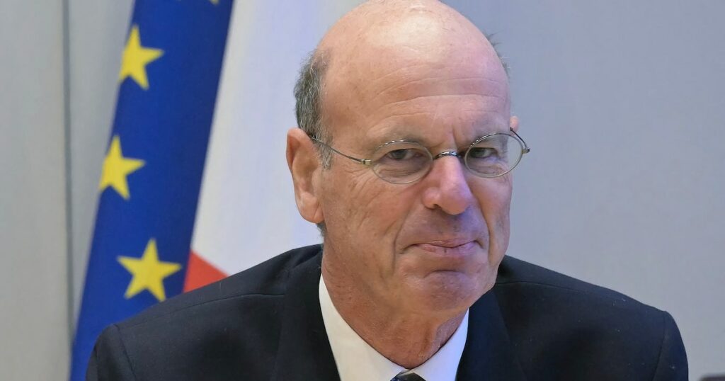 Le ministre français de l'Economie, des Finances et de la Souveraineté industrielle et numérique, Eric Lombard, à Paris, le 8 janvier 2025.