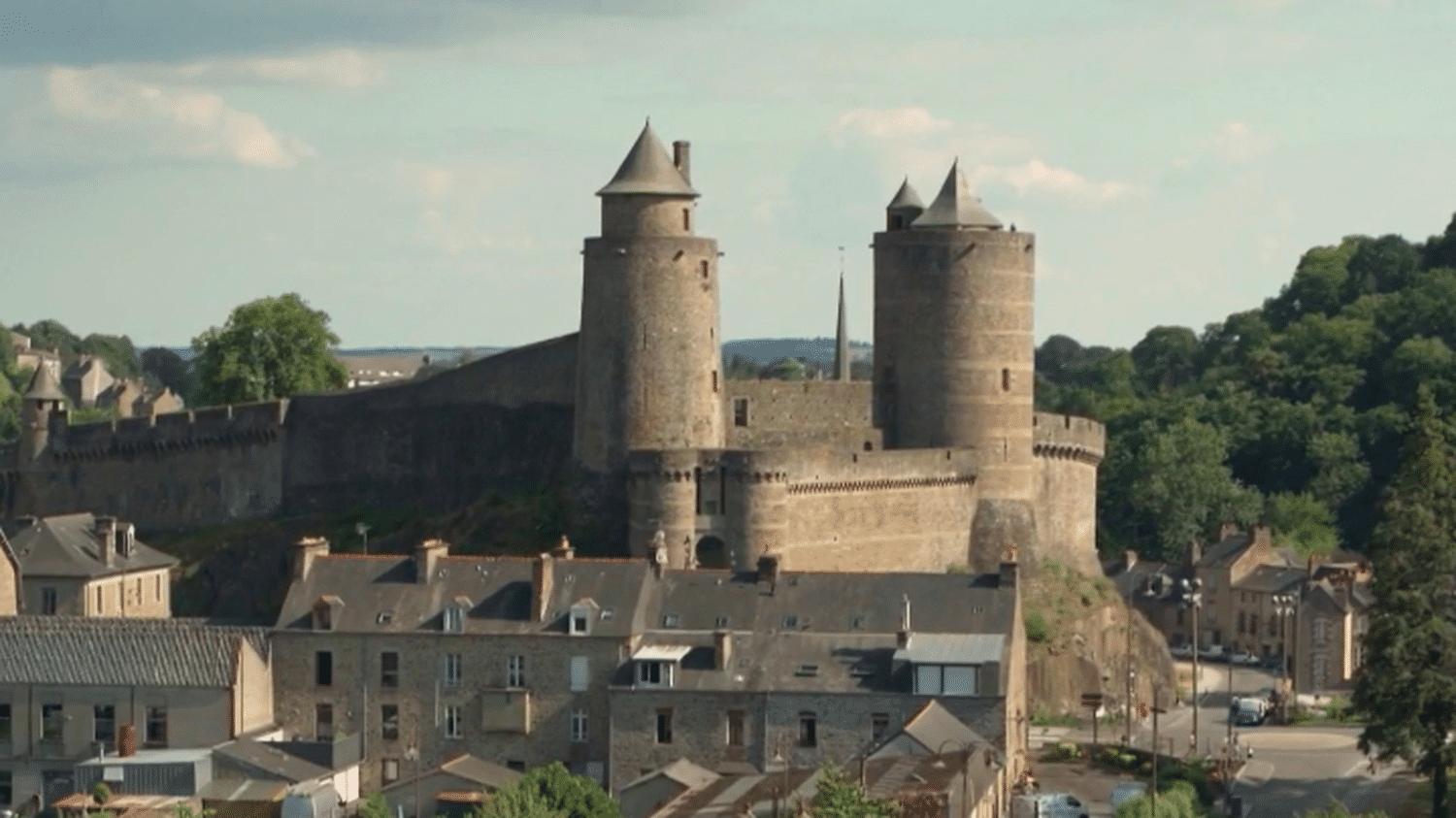 Patrimoine : les secrets du château de Fougères, la plus grande forteresse d'Europe