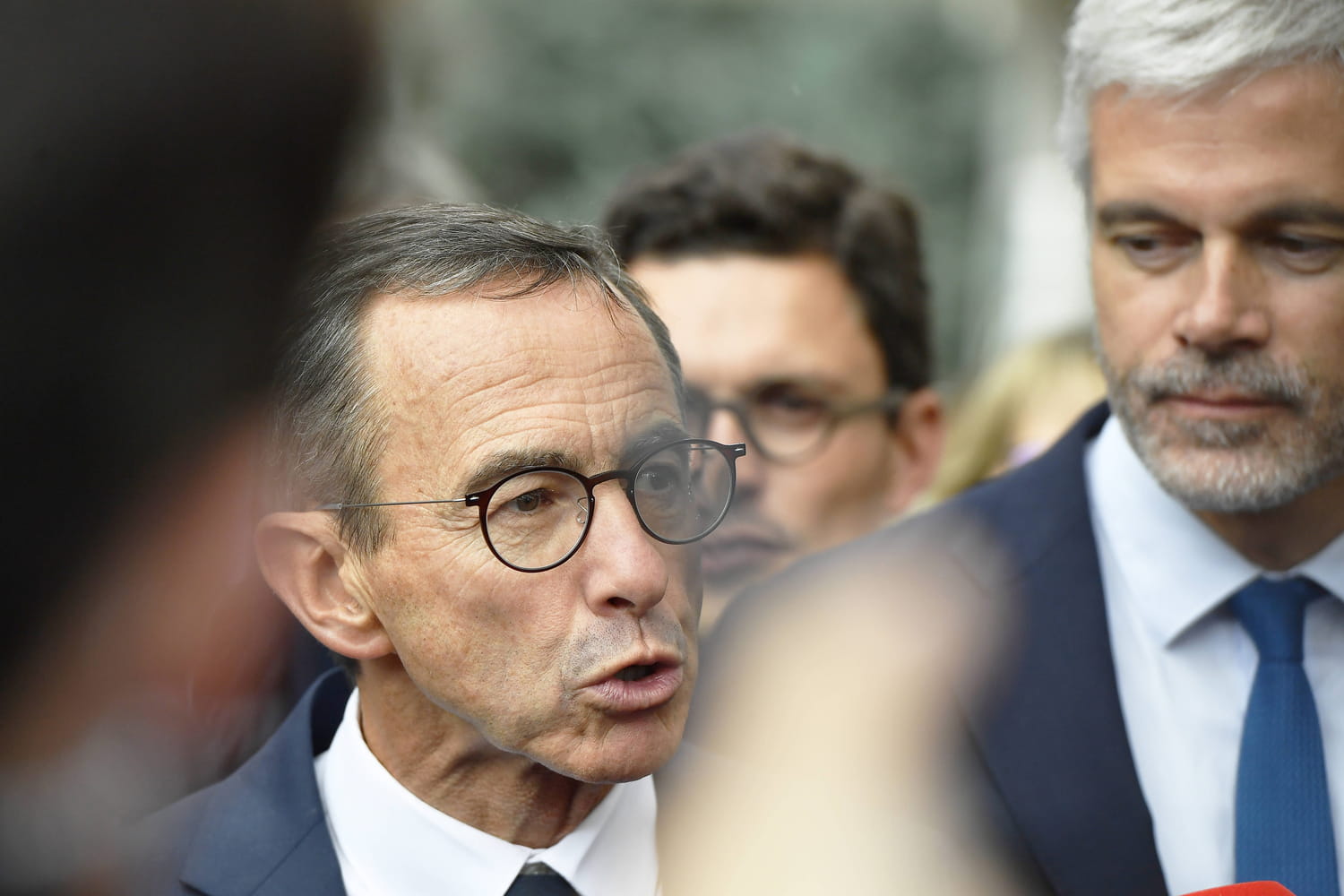 "Vous avez de l'humour"... Premières piques entre Wauquiez et Retailleau, candidats à la présidence de LR