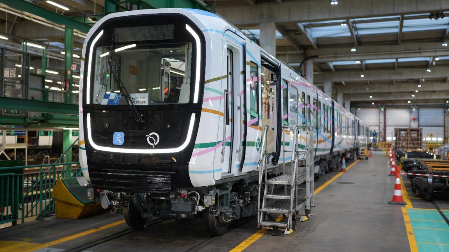 REPORTAGE. Métro parisien : à quoi ressemble le MF19, le nouveau modèle de rame qui se veut plus confortable et plus écologique