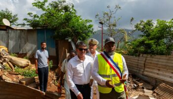 A Mayotte, Manuel Valls revêt les habits d’un « premier ministre des outre-mer »