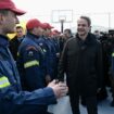 À Santorin: Mitsotakis exclut un scénario catastrophe malgré les séismes