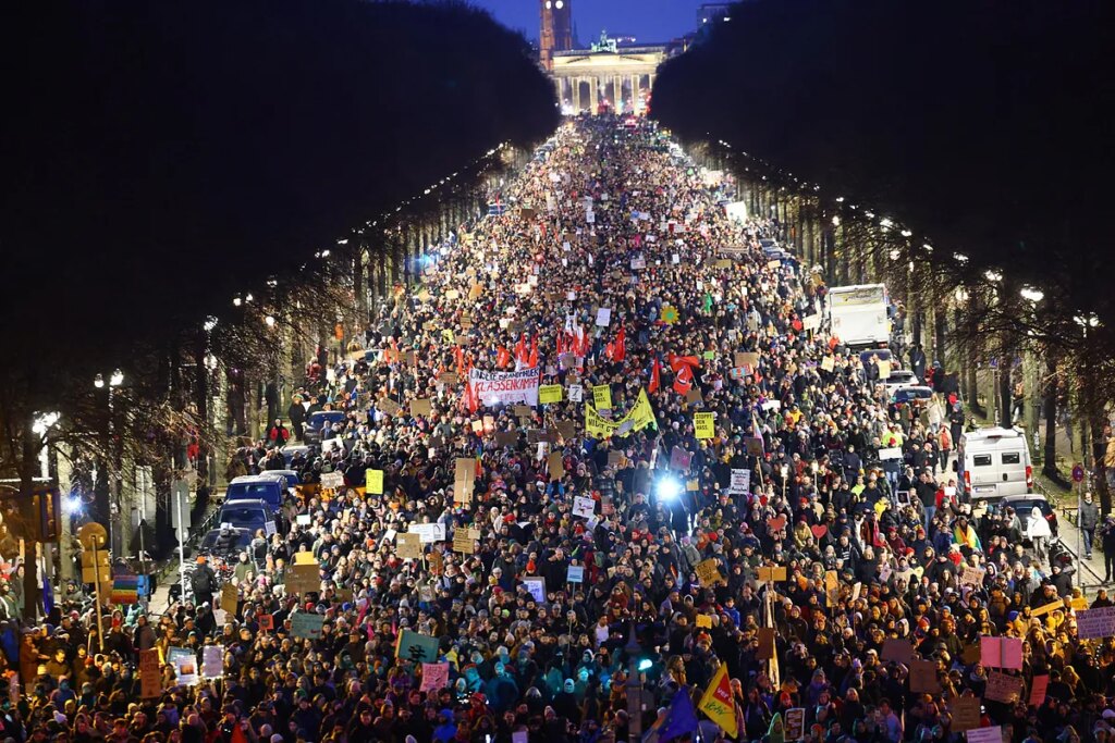 Al menos 160.000 personas protestan en Berlín contra el giro político a la derecha