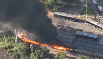 Al menos dos muertos al chocar una avioneta contra un autobús en una concurrida avenida de Sao Paulo