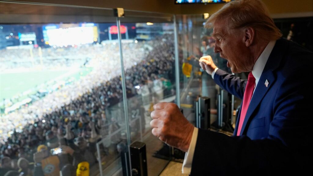 Donald Trump könnte als erster amtierender Präsident beim Super Bowl anwesend sein. Foto: Evan Vucci/AP Pool/dpa