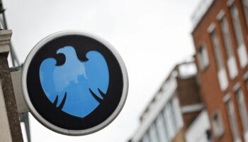 'Angry' crowd gathers at Barclays branch as major IT banking glitch continues