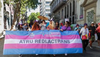 Argentina prohíbe los tratamientos y las cirugías de cambio de género en menores de edad