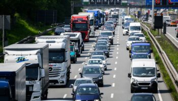 Besonders im Sommerreiseverkehr mussten Autofahrer Geduld mitbringen - etwa auf der A2 bei Hannover. (Archivbild) Foto: Julian S