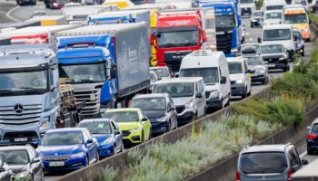 Autoverkehr: ADAC-Bilanz: Staus auf deutschen Autobahnen gestiegen