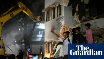 Bangladeshi protesters destroy ex-PM’s family home symbolising independence