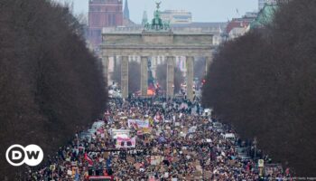 Berlin: 160,000 protest against CDU-AfD collaboration