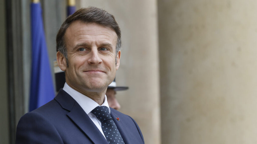 « Bien joué, ça m’a plutôt fait rire » : Macron s’amuse des vidéos parodiques le mettant en scène avant le sommet de l’IA