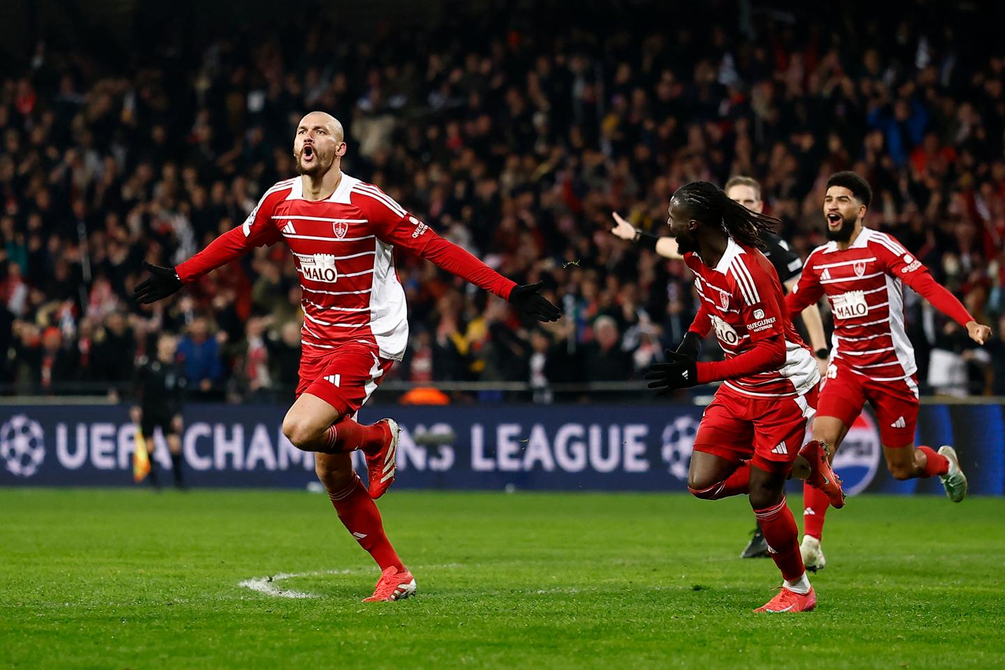 Brest-PSG : « Le parcours de Brest, une équipe sans vedette, en Ligue des champions, fait la fierté de l’ensemble de la Bretagne »