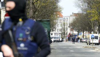 Bruxelles : les forces de l’ordre lancent une chasse à l’homme après des coups de feu près d’une station de métro