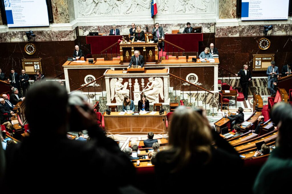 Budget : à l’Assemblée nationale, le double 49.3 de François Bayrou pour ouvrir une « semaine de vérité et de responsabilité »