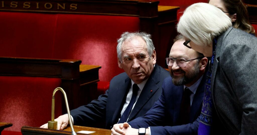 Budget : l’opposition rejette une nouvelle motion de censure, mais maintient François Bayrou sous pression