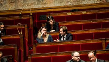 Budget : malgré les concessions obtenues, les socialistes restent hésitants sur l’attitude à adopter en cas de motion de censure