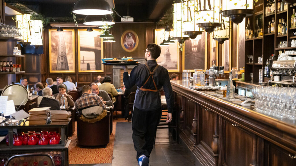 Carbonara, sortie de secours et menu « très, très équilibré » : aux JO, Léon Marchand avait un restaurateur en or