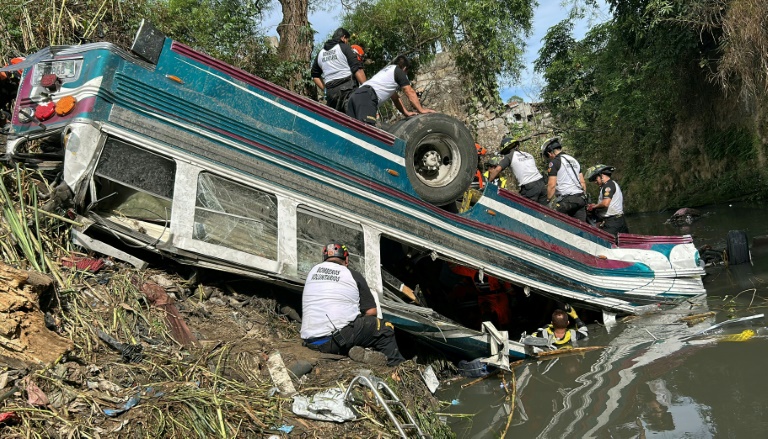 Chute dans un ravin: 51 morts dans un accident d'autocar au Guatemala