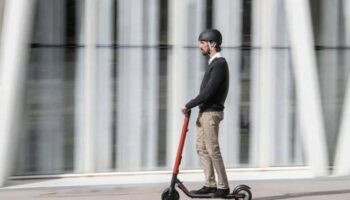 Cómo debe ser el casco que te tienes que comprar si vas en patinete eléctrico